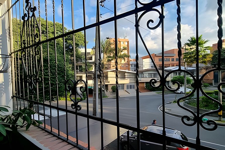Alojamiento para 3 personas en Laureles con wifi y excelente
