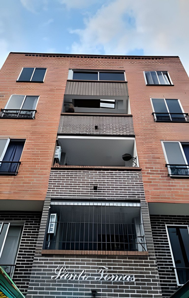 Alojamiento para 3 personas en Laureles con wifi y excelente