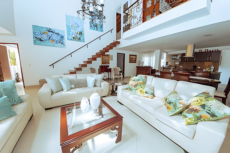 Penthouse De Lujo En Medellin | Vistas + Patio