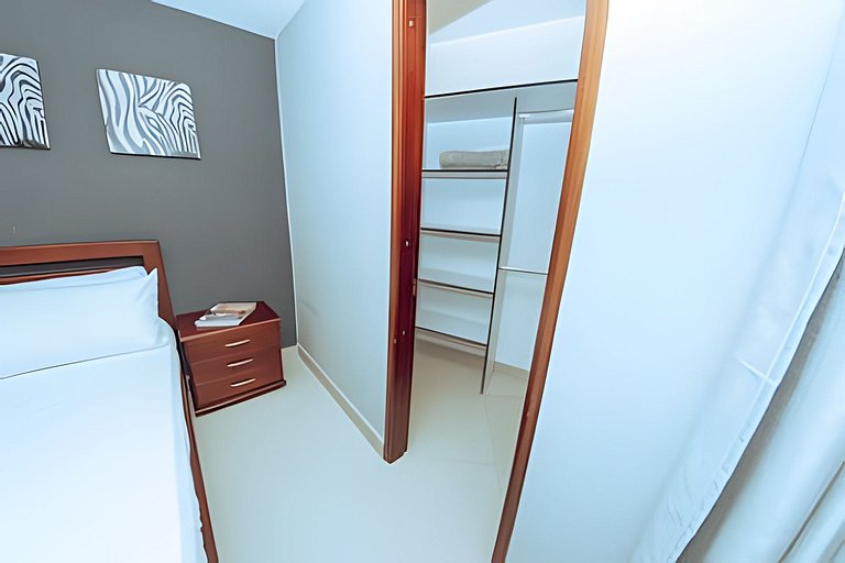 PH amplio cerca del parque Laureles, con terraza