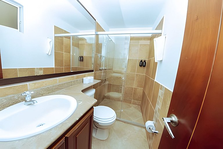 PH amplio cerca del parque Laureles, con terraza