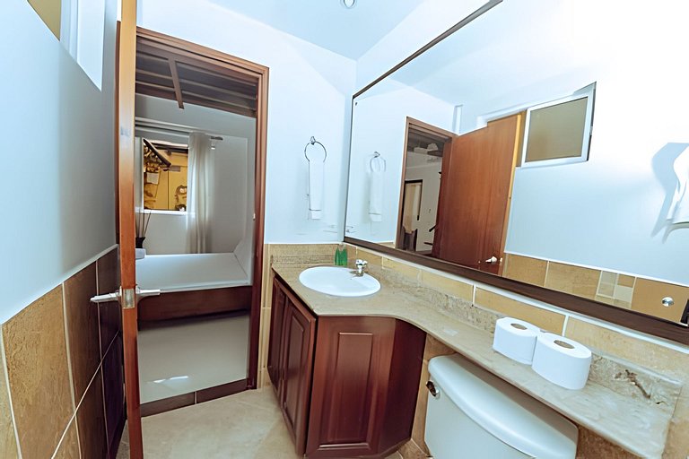 PH amplio cerca del parque Laureles, con terraza