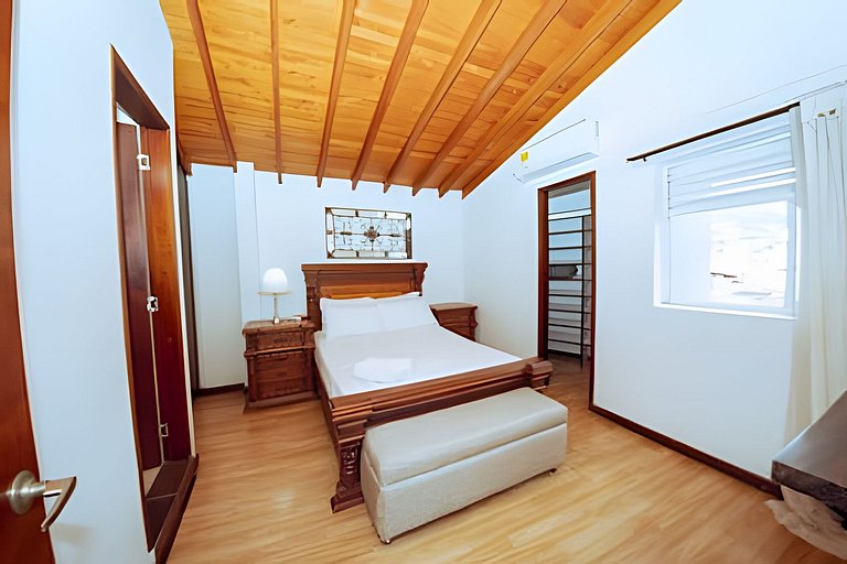 PH amplio cerca del parque Laureles, con terraza