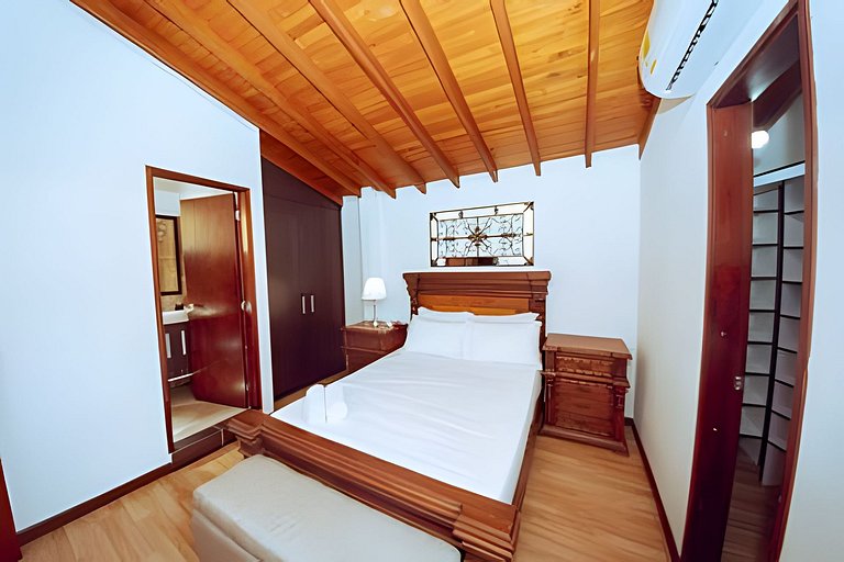 PH amplio cerca del parque Laureles, con terraza