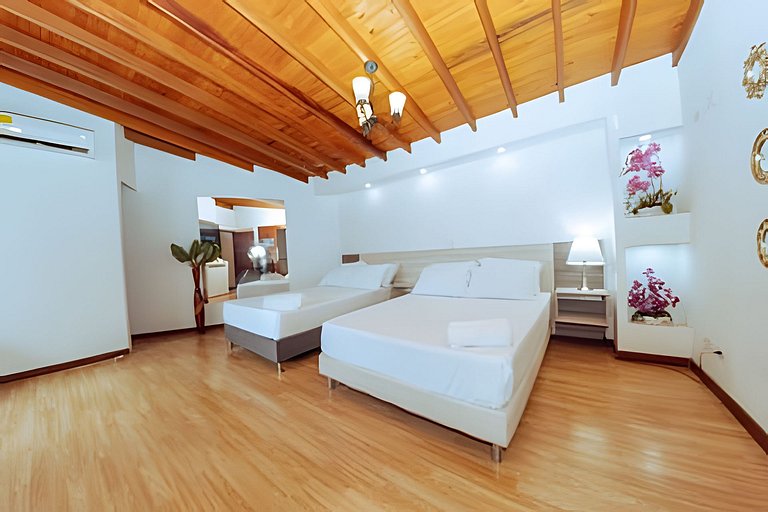 PH amplio cerca del parque Laureles, con terraza