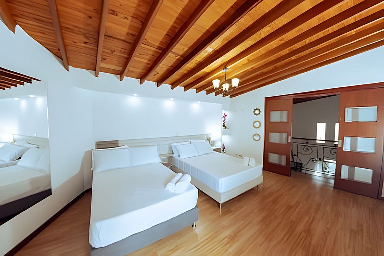 Penthouse De Lujo En Medellin | Vistas + Patio
