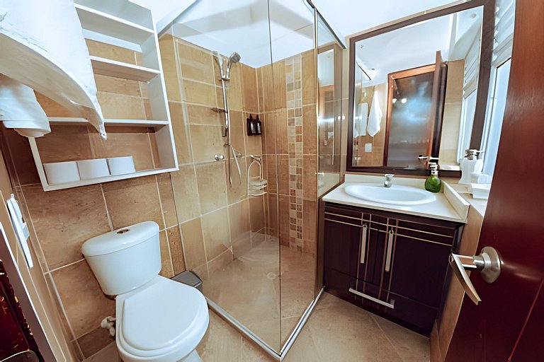 PH amplio cerca del parque Laureles, con terraza