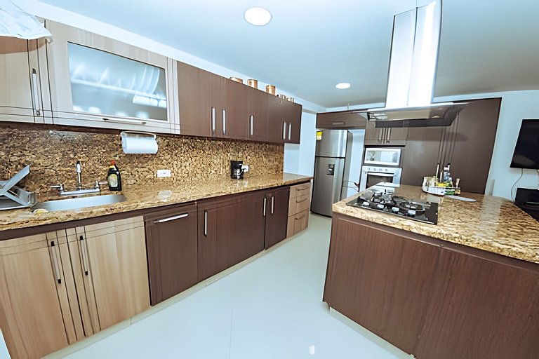 PH amplio cerca del parque Laureles, con terraza