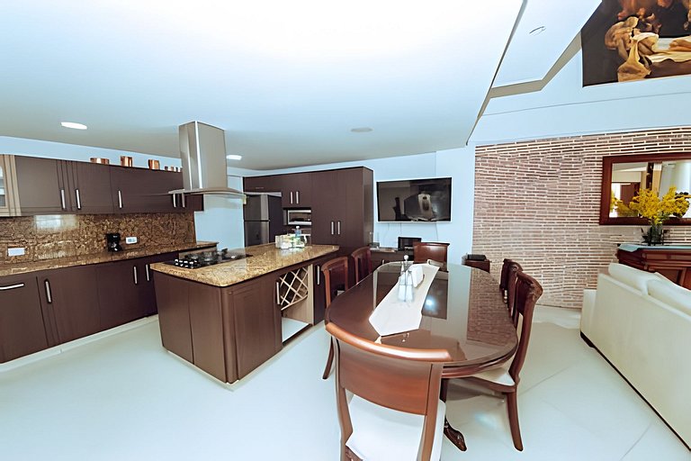 Penthouse De Lujo En Medellin | Vistas + Patio