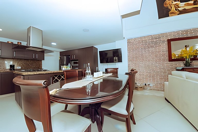Penthouse De Lujo En Medellin | Vistas + Patio