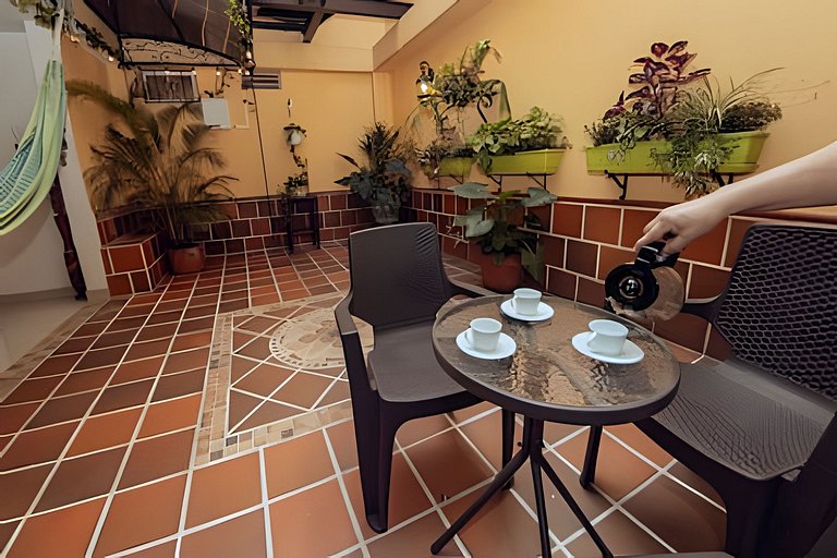 PH amplio cerca del parque Laureles, con terraza