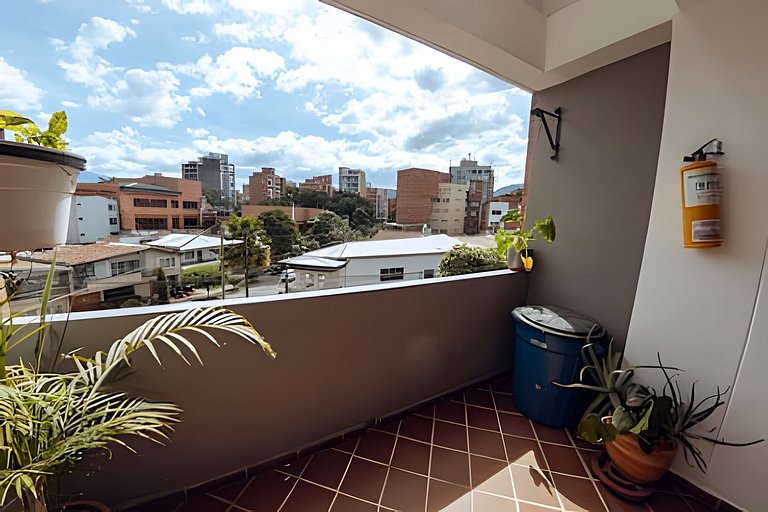PH amplio cerca del parque Laureles, con terraza