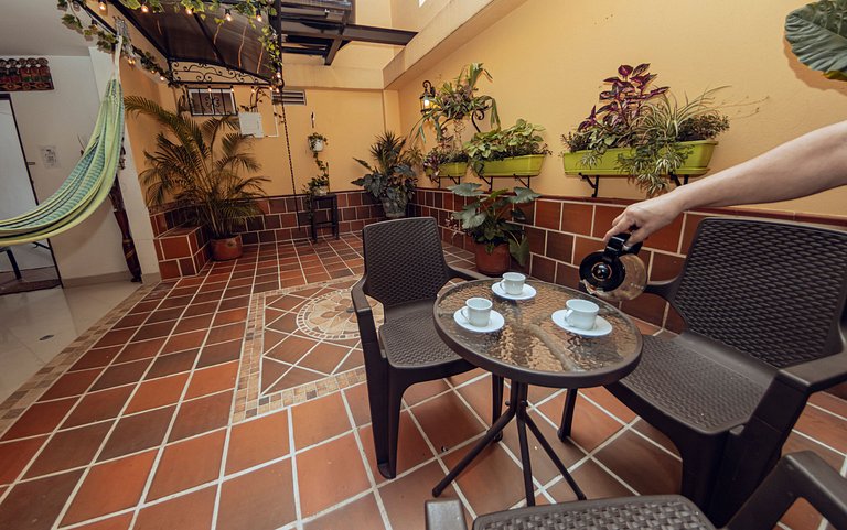 PH amplio cerca del parque Laureles, con terraza