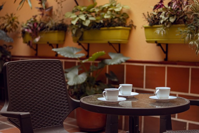 PH amplio cerca del parque Laureles, con terraza