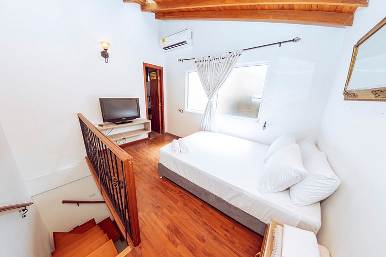 PH amplio cerca del parque Laureles, con terraza