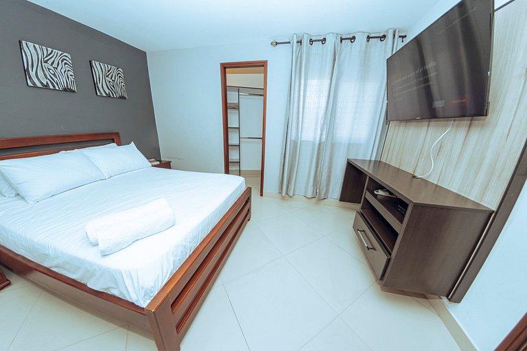 PH amplio cerca del parque Laureles, con terraza