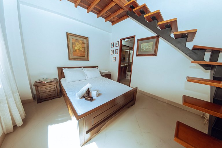 PH amplio cerca del parque Laureles, con terraza