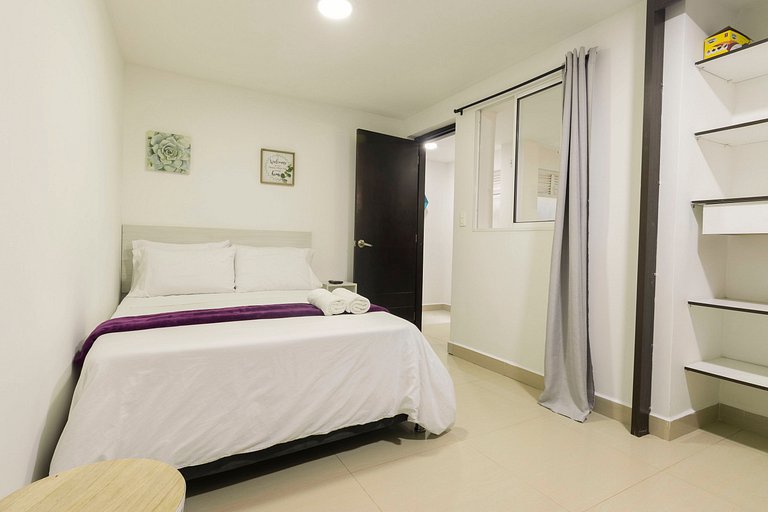 Apto Para 3 Huespedes En Laureles | Wifi + Vistas