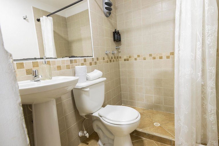 Alojamiento para 3 personas en Laureles con wifi y excelente