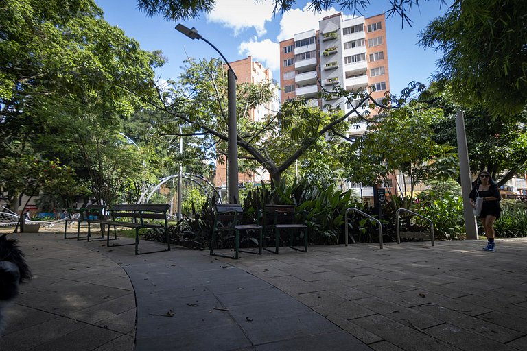 PH amplio cerca del parque Laureles, con terraza