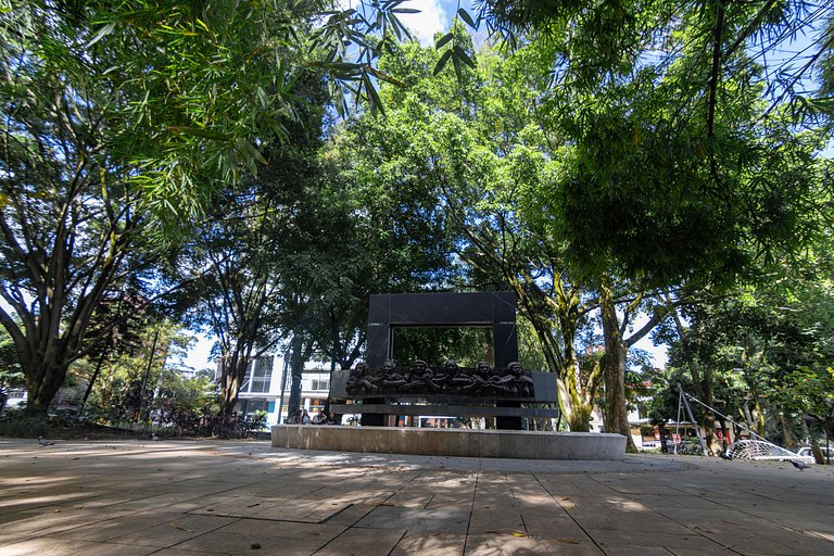 PH amplio cerca del parque Laureles, con terraza