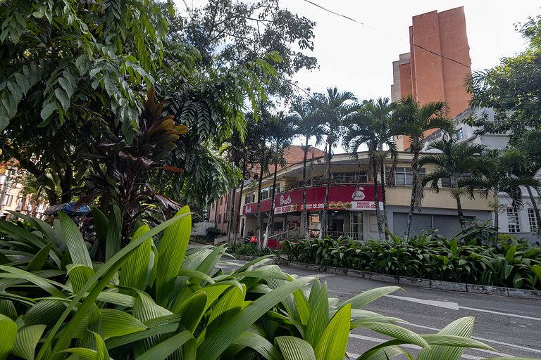 PH amplio cerca del parque Laureles, con terraza