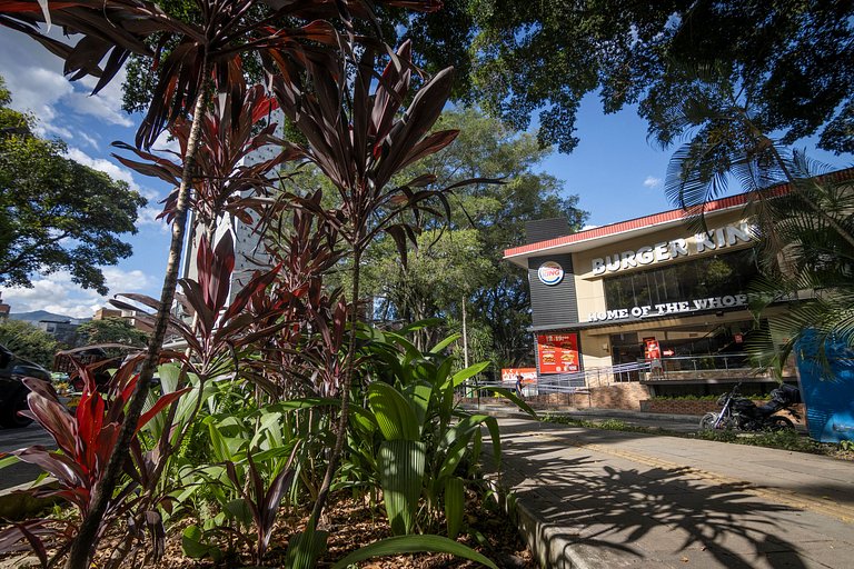 PH amplio cerca del parque Laureles, con terraza