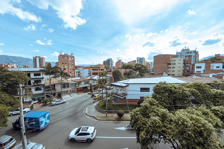 Penthouse De Lujo En Medellin | Vistas + Patio