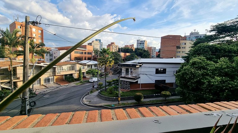PH amplio cerca del parque Laureles, con terraza