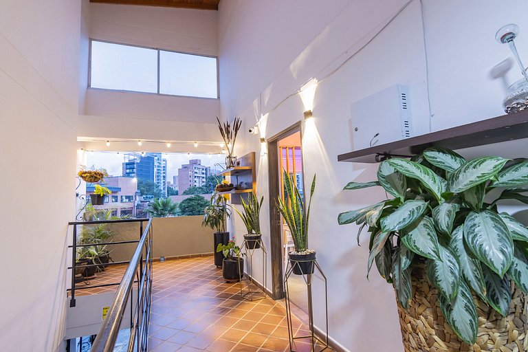 PH amplio cerca del parque Laureles, con terraza