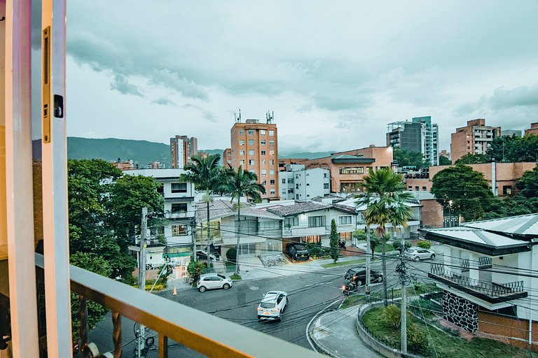 Penthouse De Lujo En Medellin | Vistas + Patio