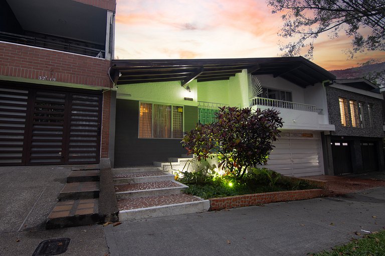 Casa Entera Boho con Jacuzzi Privado, AC, Laureles