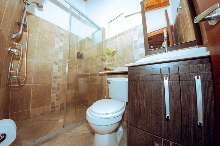 PH amplio cerca del parque Laureles, con terraza