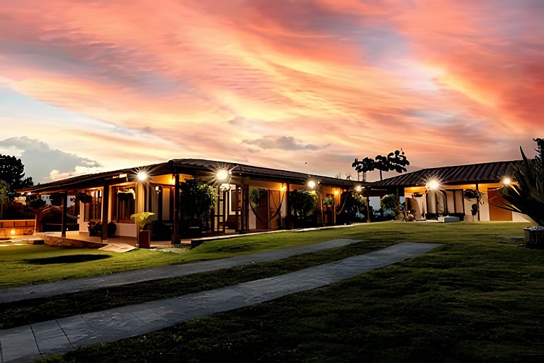 Villa Rural con Granja , fogata, y Jacuzzi SantaE