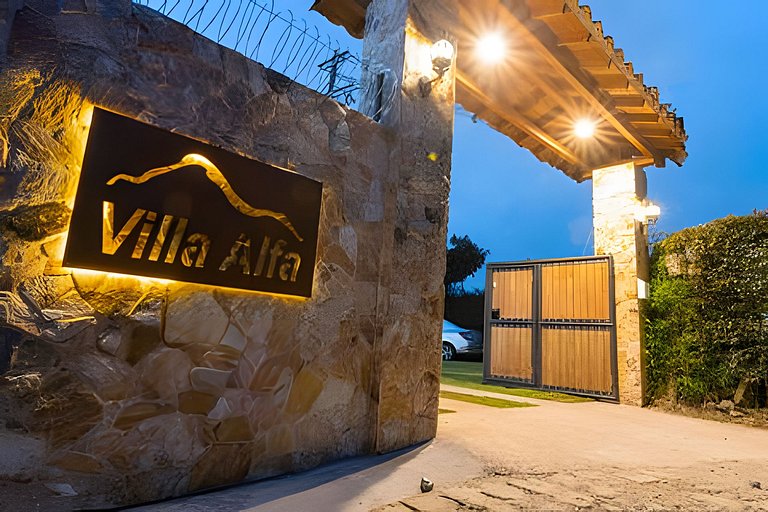 Villa Rural con Granja , fogata, y Jacuzzi SantaE