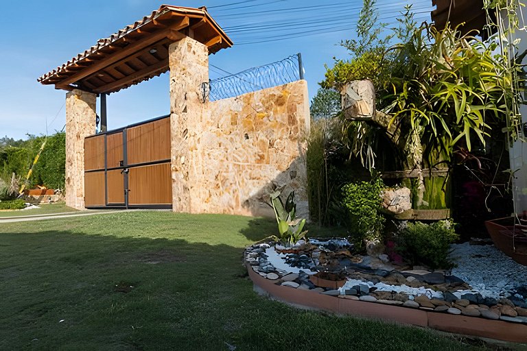 Villa rural con granja, fogata y jacuzzi en SantaE