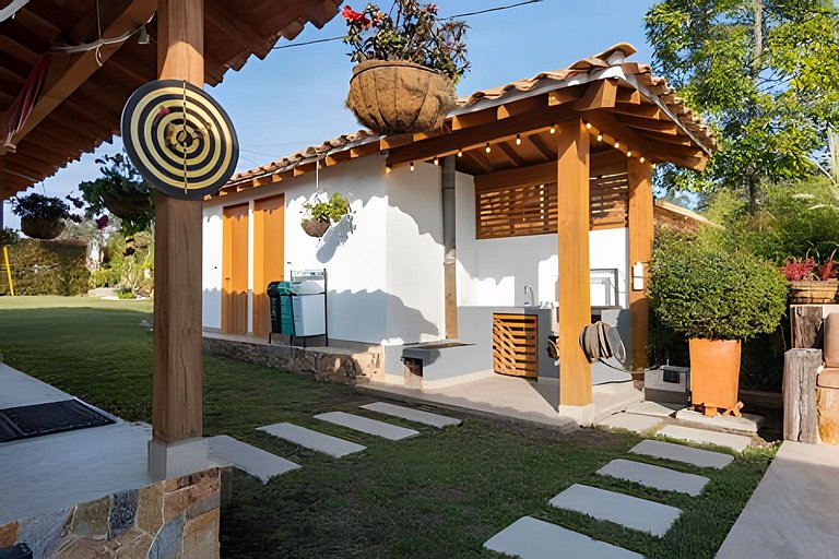 Villa rural con granja, fogata y jacuzzi en SantaE