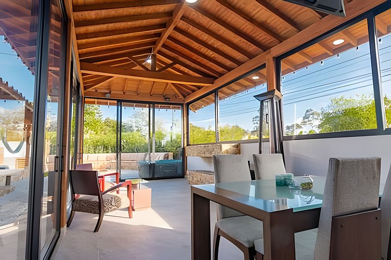Villa rural con granja, fogata y jacuzzi en SantaE