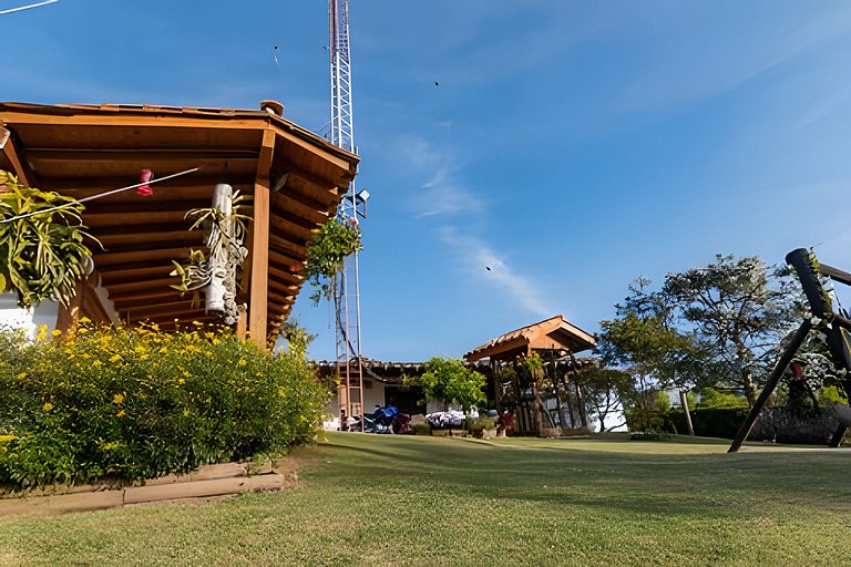 Villa rural con granja, fogata y jacuzzi en SantaE