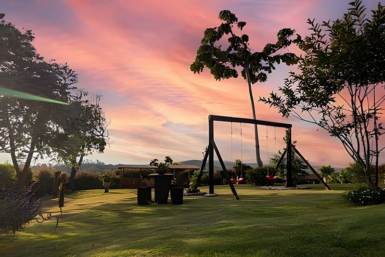 Villa Rural con Granja , fogata, y Jacuzzi SantaE