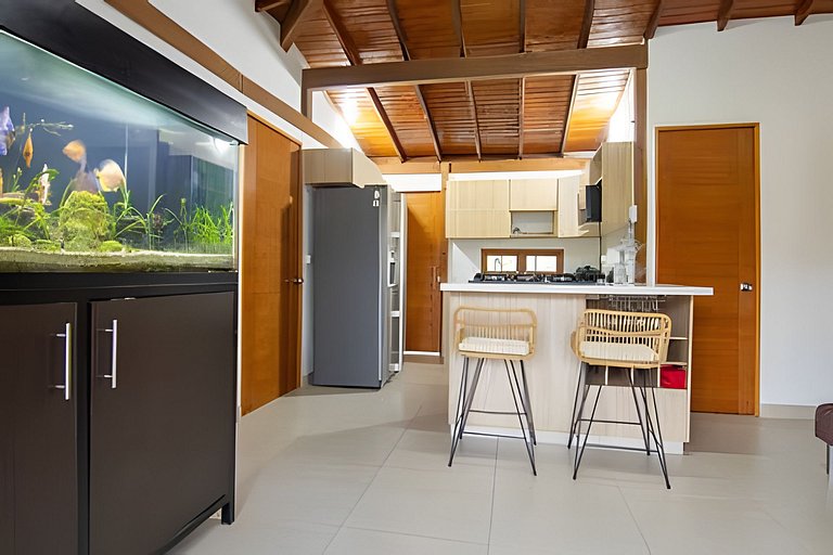 Villa rural con granja, fogata y jacuzzi en SantaE