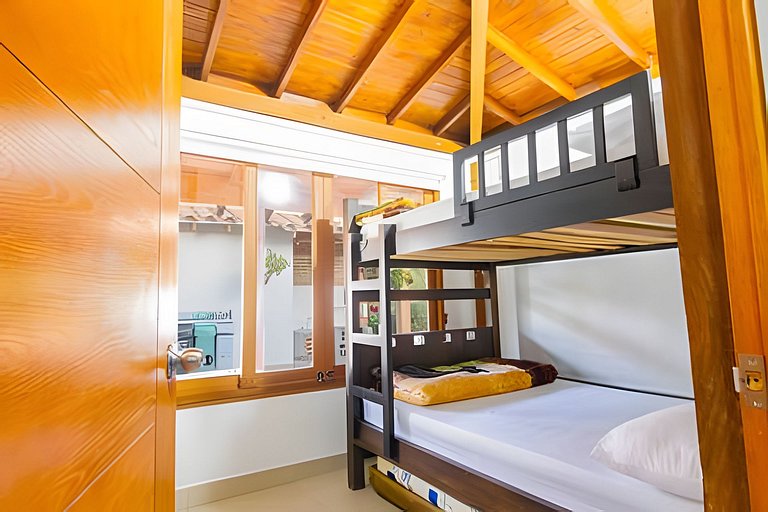 Villa Rural con Granja , fogata, y Jacuzzi SantaE