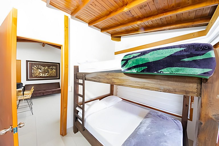 Villa Rural con Granja , fogata, y Jacuzzi SantaE