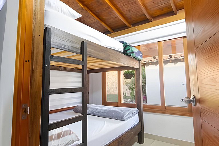 Villa Rural con Granja , fogata, y Jacuzzi SantaE