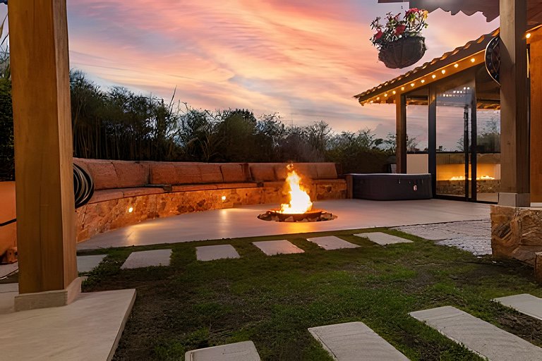 Villa rural con granja, fogata y jacuzzi en SantaE